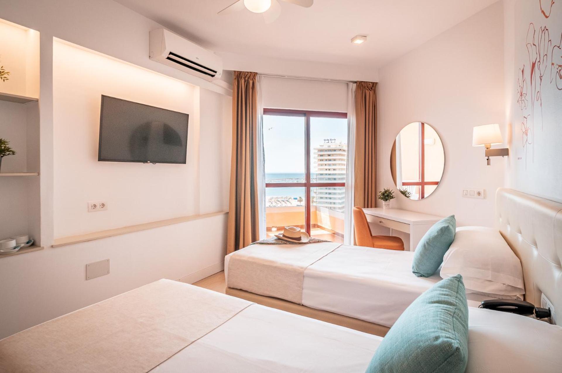 Hotel Angela - Adults Recommended Fuengirola Dış mekan fotoğraf